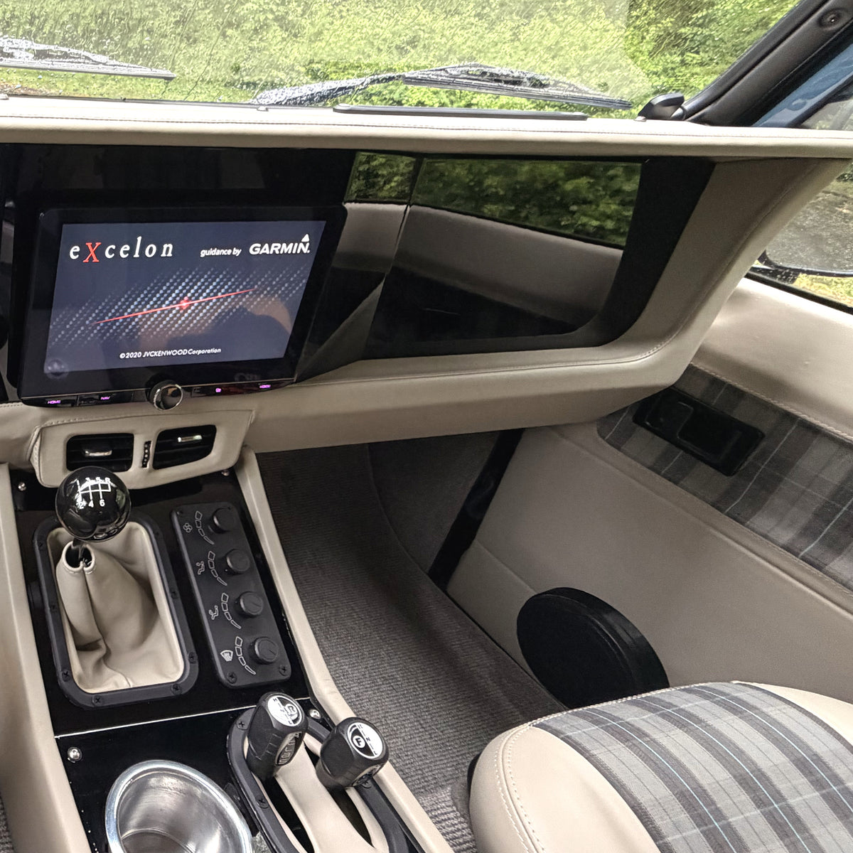 Dash Conversion Kit installed in a left-hand-drive Land Rover Defender: Kenwood Excelon head unit, climate controls and center console
